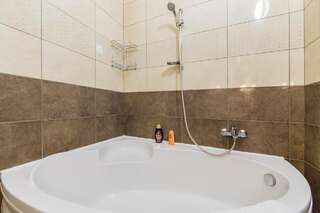 Апартаменты Rent-Kiev 2 min metro Chernihivska Lux Киев Апартаменты с 1 спальней-25