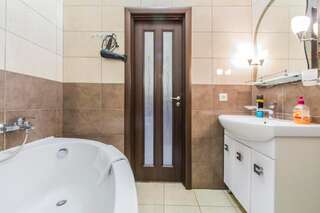 Апартаменты Rent-Kiev 2 min metro Chernihivska Lux Киев Апартаменты с 1 спальней-61